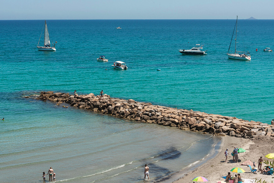 Toeren over het strand van Orihuela