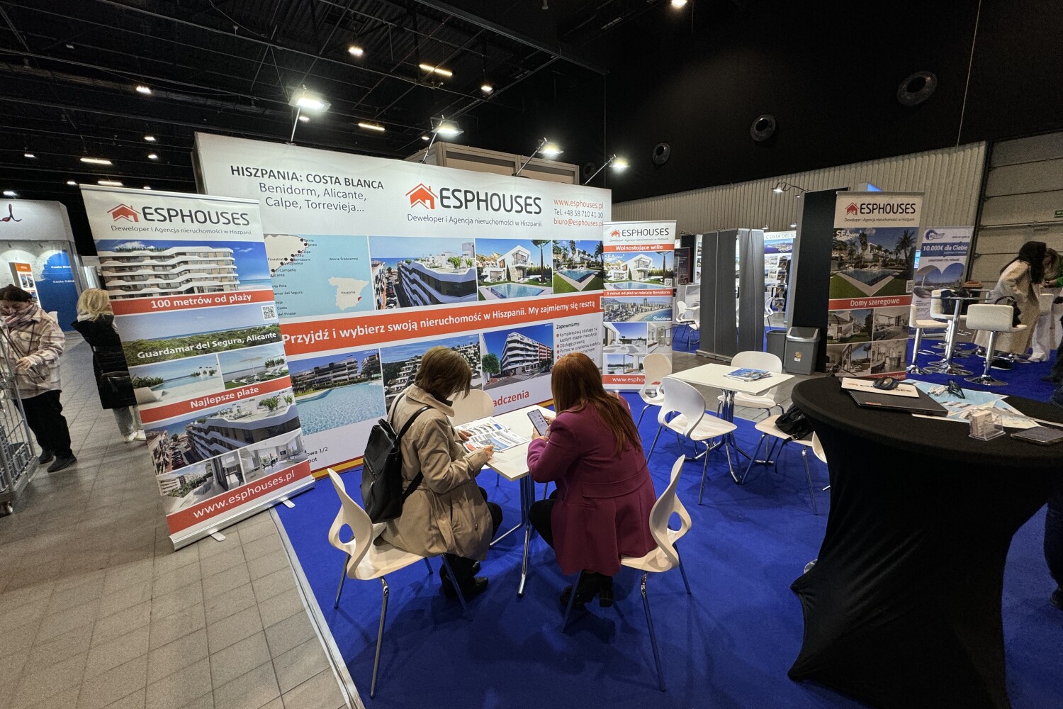 ESPHOUSES onderscheidt zich op de INRE vastgoedbeurs in Warschau door investeerders aan te trekken voor vastgoed in Spanje