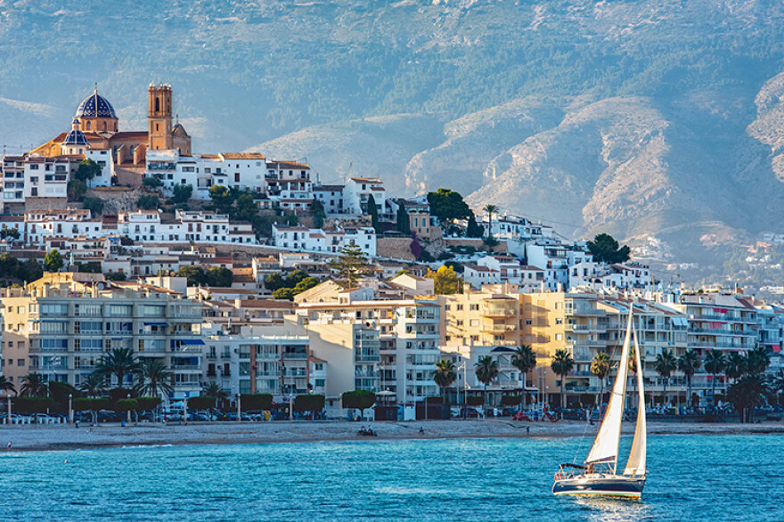 Nautische sporten, haven en promenade van Altea